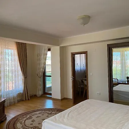 Parliament Square Mamaia Nord Гостевой дом Нэводари