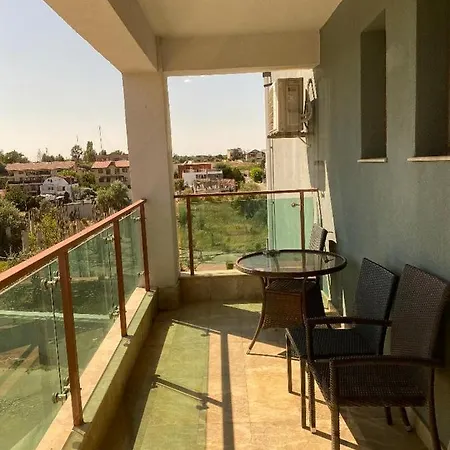 Parliament Square Mamaia Nord Гостевой дом