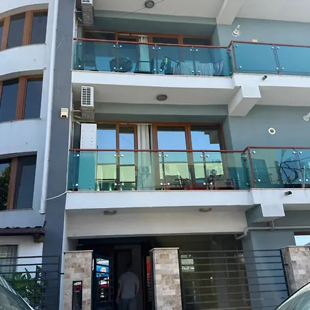 Гостевой дом Parliament Square Mamaia Nord 3*